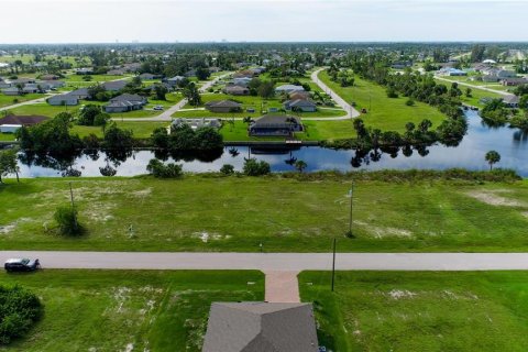 Купить земельный участок в Кейп-Корал, Флорида № 706455 - фото 5
