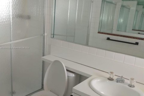 House in Miami, Florida 4 bedrooms, 180.6 sq.m. № 1356834 - photo 21