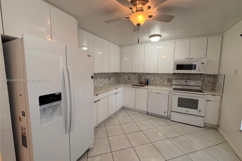 Townhouse in Davie, Florida 2 bedrooms, 119.84 sq.m. № 1356789 - photo 20