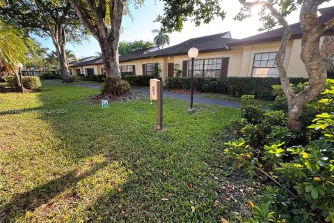 Townhouse in Davie, Florida 2 bedrooms, 119.84 sq.m. № 1356789 - photo 3