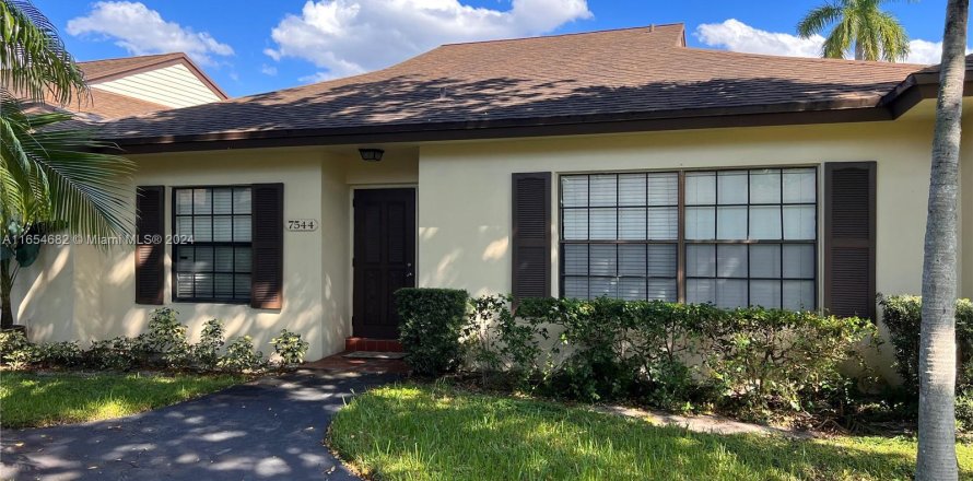 Townhouse in Davie, Florida 2 bedrooms, 119.84 sq.m. № 1356788