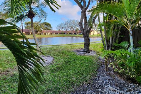 Villa ou maison à vendre à West Palm Beach, Floride: 2 chambres, 127.28 m2 № 976857 - photo 11