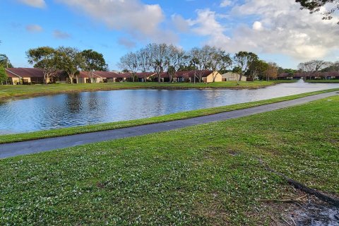 Villa ou maison à vendre à West Palm Beach, Floride: 2 chambres, 127.28 m2 № 976857 - photo 9