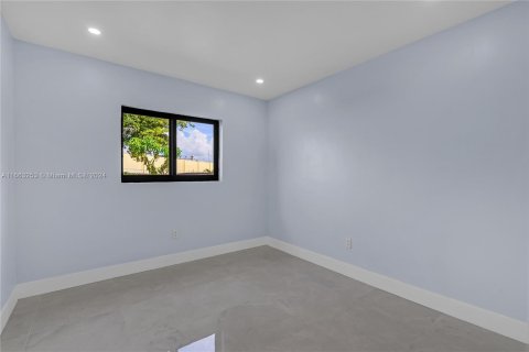 Casa en venta en Miami Gardens, Florida, 7 dormitorios, 258.36 m2 № 1380383 - foto 26