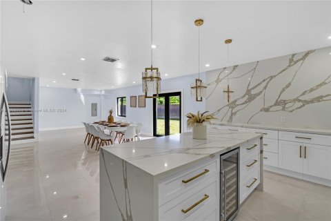 Villa ou maison à vendre à Miami Gardens, Floride: 7 chambres, 258.36 m2 № 1380383 - photo 17