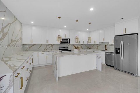 Villa ou maison à vendre à Miami Gardens, Floride: 7 chambres, 258.36 m2 № 1380383 - photo 15