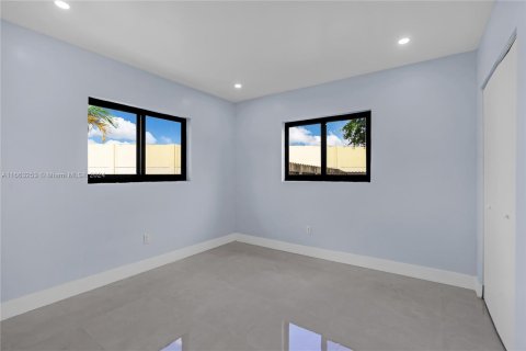 Villa ou maison à vendre à Miami Gardens, Floride: 7 chambres, 258.36 m2 № 1380383 - photo 24