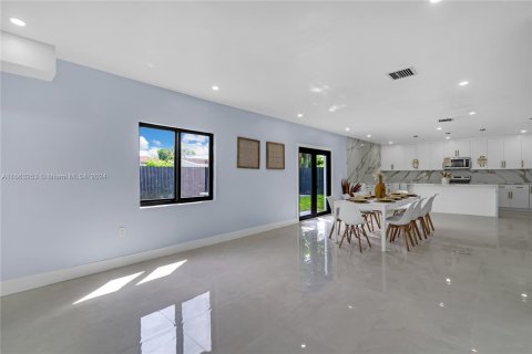 Villa ou maison à vendre à Miami Gardens, Floride: 7 chambres, 258.36 m2 № 1380383 - photo 11