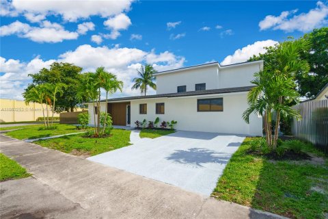 Villa ou maison à vendre à Miami Gardens, Floride: 7 chambres, 258.36 m2 № 1380383 - photo 3