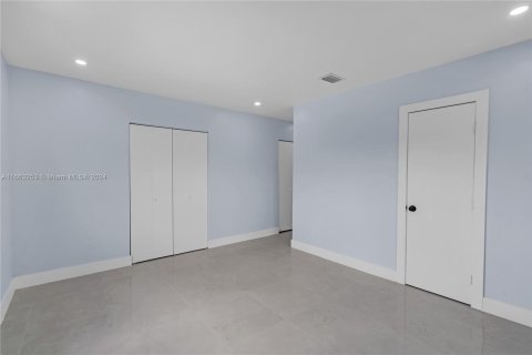 Villa ou maison à vendre à Miami Gardens, Floride: 7 chambres, 258.36 m2 № 1380383 - photo 30