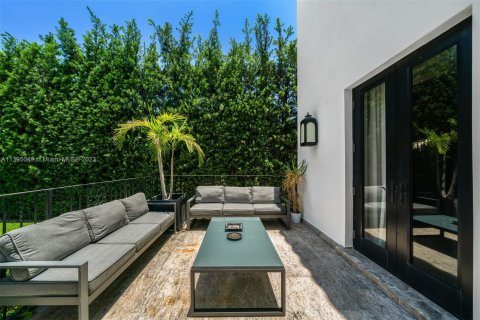 Villa ou maison à vendre à Miami Beach, Floride: 4 chambres, 393.16 m2 № 572451 - photo 18