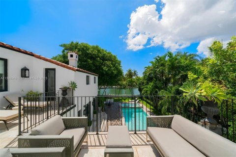 Villa ou maison à vendre à Miami Beach, Floride: 4 chambres, 393.16 m2 № 572451 - photo 17