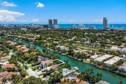 Villa ou maison à vendre à Miami Beach, Floride: 4 chambres, 393.16 m2 № 572451 - photo 28