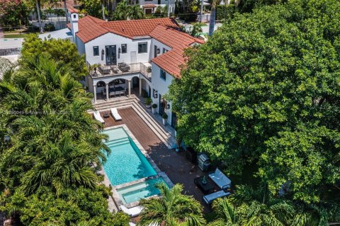 Villa ou maison à vendre à Miami Beach, Floride: 4 chambres, 393.16 m2 № 572451 - photo 27