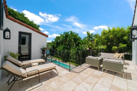 Villa ou maison à vendre à Miami Beach, Floride: 4 chambres, 393.16 m2 № 572451 - photo 26