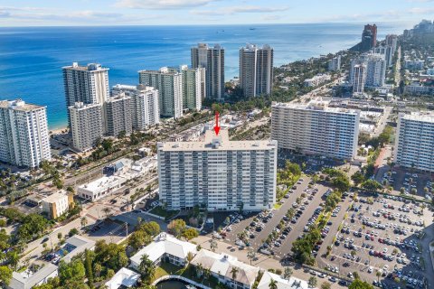 Condo in Fort Lauderdale, Florida, 2 bedrooms  № 929865 - photo 12