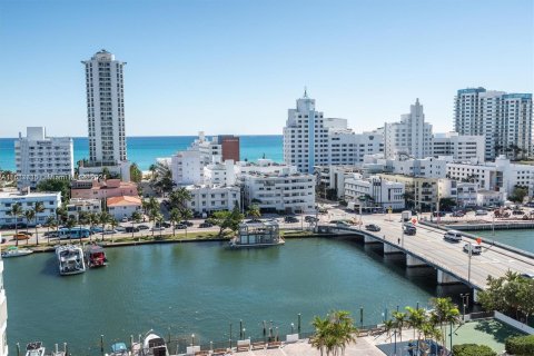 Condo in Miami Beach, Florida, 1 bedroom  № 1428546 - photo 2