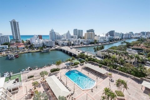 Condo in Miami Beach, Florida, 1 bedroom  № 1428546 - photo 1