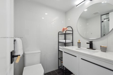 Condo in Miami Beach, Florida, 1 bedroom  № 1428546 - photo 13