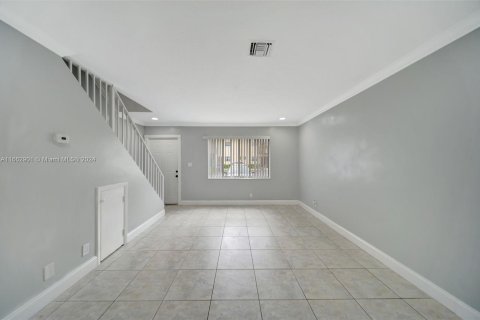 Touwnhouse à vendre à Margate, Floride: 2 chambres, 78.97 m2 № 1372798 - photo 8