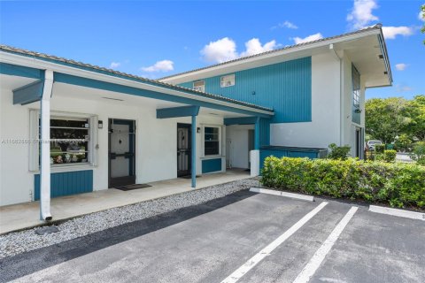 Condo in Coral Springs, Florida, 1 bedroom  № 1372797 - photo 1