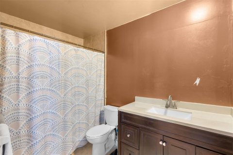 Condo in Coral Springs, Florida, 1 bedroom  № 1372797 - photo 12