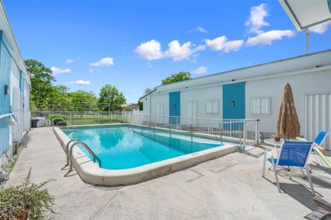 Copropriété à vendre à Coral Springs, Floride: 1 chambre, 79.9 m2 № 1372797 - photo 2