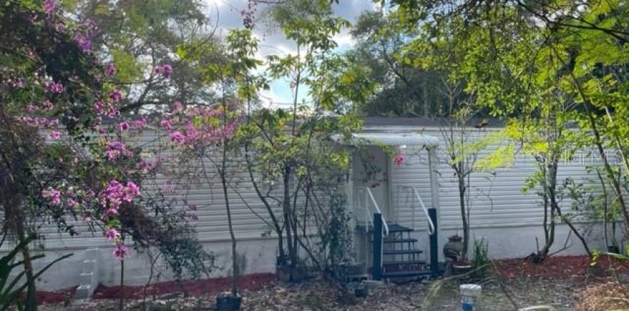 House in Clewiston, Florida 3 bedrooms, 91.04 sq.m. № 1306859