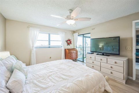 Condo in Port Richey, Florida, 2 bedrooms  № 1376814 - photo 9