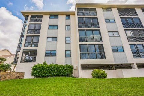 Condominio en venta en Port Richey, Florida, 2 dormitorios, 95.22 m2 № 1376814 - foto 1