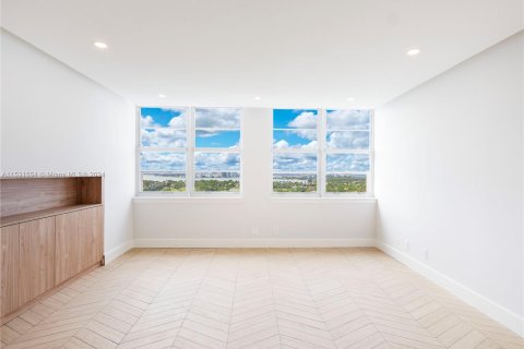 Condominio en venta en Miami Beach, Florida, 2 dormitorios, 248.79 m2 № 1011344 - foto 15