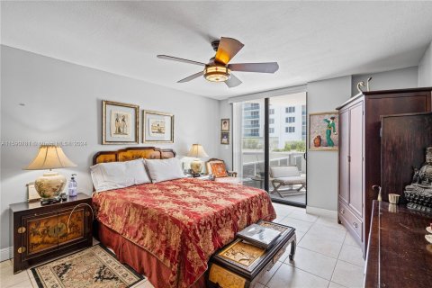 Condo in Miami Beach, Florida, 2 bedrooms  № 1181603 - photo 28