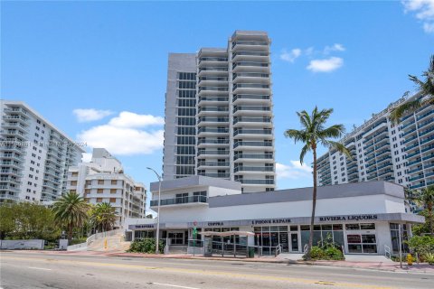 Condo in Miami Beach, Florida, 2 bedrooms  № 1181603 - photo 2