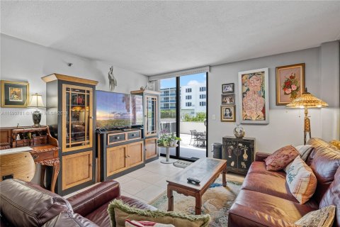 Condo in Miami Beach, Florida, 2 bedrooms  № 1181603 - photo 20