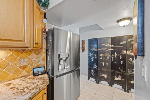 Condo in Miami Beach, Florida, 2 bedrooms  № 1181603 - photo 14