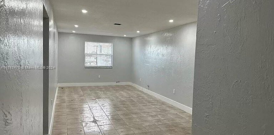 Condominio en Hialeah, Florida, 2 dormitorios  № 935951