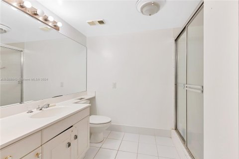 Condo in Aventura, Florida, 2 bedrooms  № 936082 - photo 11