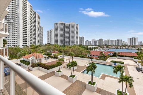 Condo in Aventura, Florida, 2 bedrooms  № 936082 - photo 22