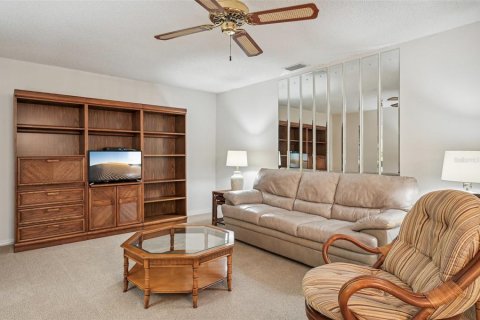 Condo in Sun City Center, Florida, 2 bedrooms  № 1382116 - photo 25