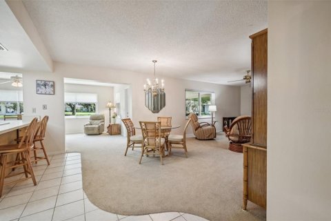 Condo in Sun City Center, Florida, 2 bedrooms  № 1382116 - photo 12