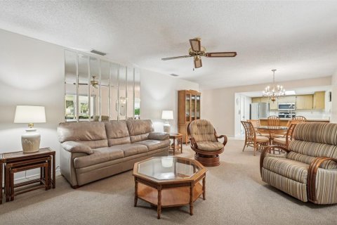 Condo in Sun City Center, Florida, 2 bedrooms  № 1382116 - photo 8