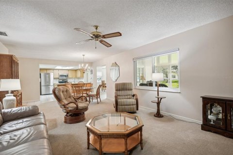 Condo in Sun City Center, Florida, 2 bedrooms  № 1382116 - photo 9