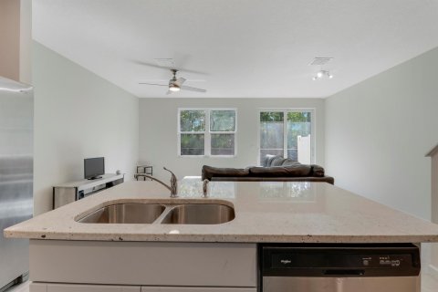 Townhouse in Stuart, Florida 3 bedrooms, 137.03 sq.m. № 1181968 - photo 10