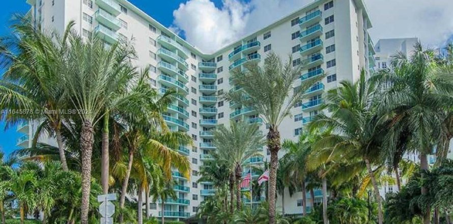 Condominio en Hollywood, Florida, 2 dormitorios  № 1329152