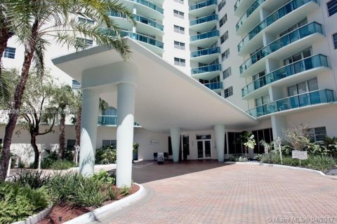 Condominio en venta en Hollywood, Florida, 2 dormitorios, 108.97 m2 № 1329152 - foto 4