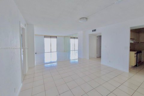 Condo in Hollywood, Florida, 2 bedrooms  № 1391511 - photo 21