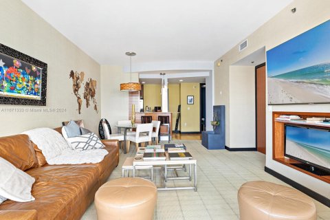 Condo in Miami, Florida, 1 bedroom  № 1391510 - photo 5