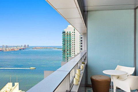 Condo in Miami, Florida, 1 bedroom  № 1391510 - photo 3