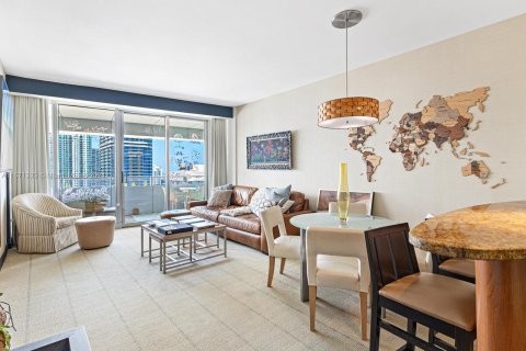 Condo in Miami, Florida, 1 bedroom  № 1391510 - photo 12