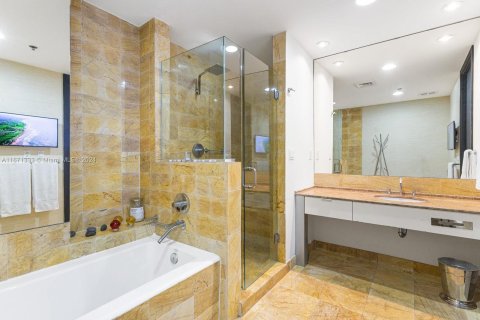 Condo in Miami, Florida, 1 bedroom  № 1391510 - photo 19